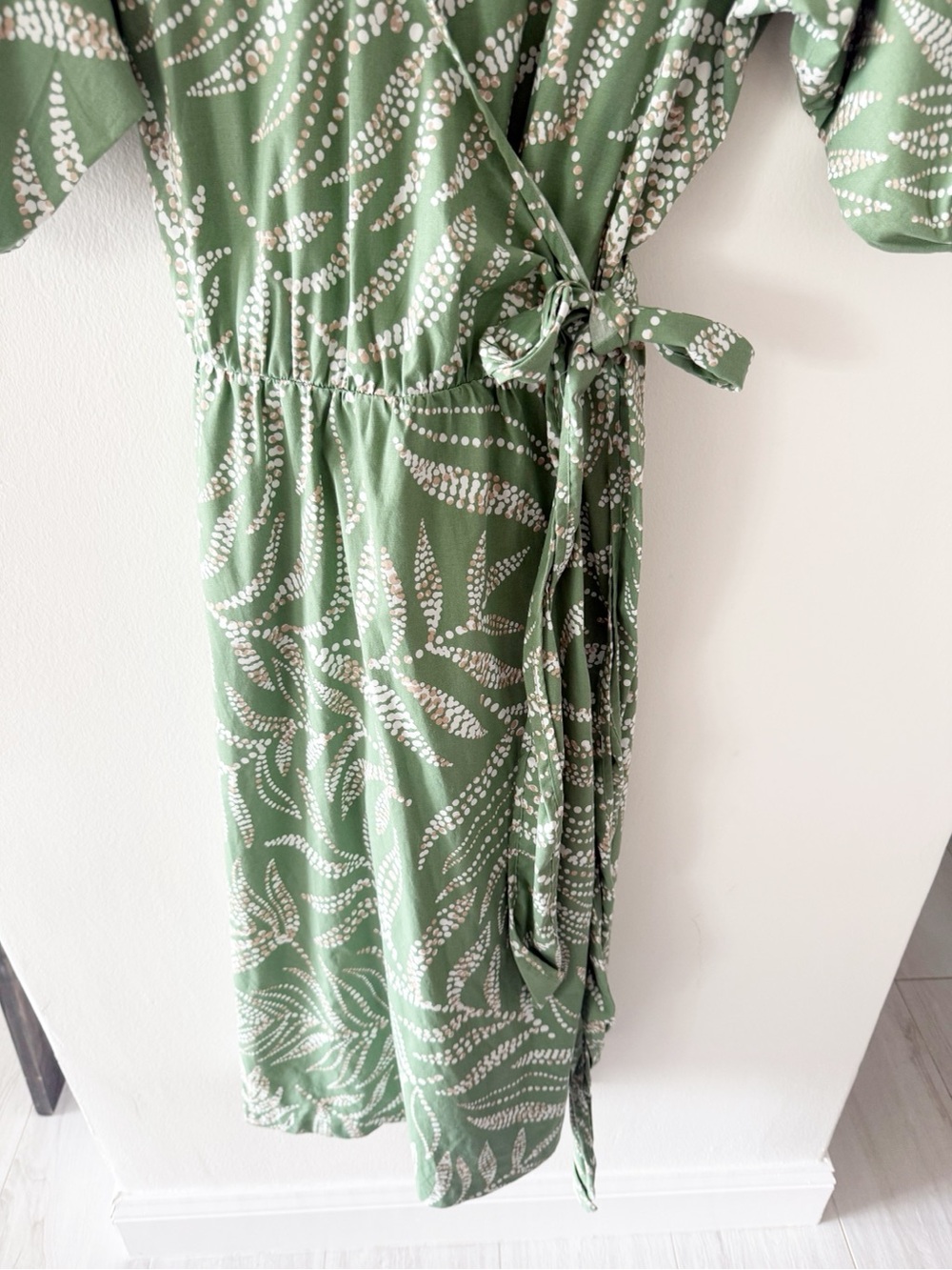 Summersalt The Coastal Poplin Puff-Sleeve Wrap Midi Dress in Green Size Medium - Picture 3 of 6